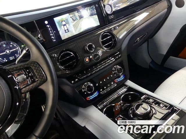 Rolls-Royce 고스트 2세대 6.7 V12 чёрный эмблема, badge, 2023 13