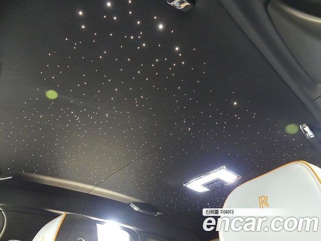 Rolls-Royce 고스트 2세대 6.7 V12 чёрный эмблема, badge, 2023 15