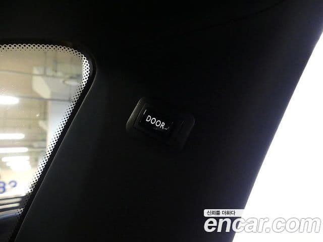 Rolls-Royce 고스트 2세대 6.7 V12 чёрный эмблема, badge, 2023 16