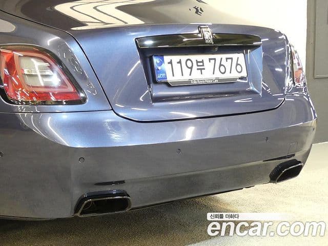 Rolls-Royce 고스트 2세대 6.7 V12 чёрный эмблема, badge, 2023 20