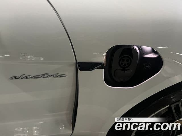 Porsche 타이칸 4S, 2024 9