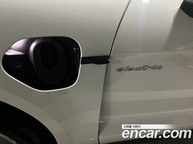 Porsche 타이칸 4S, 2024 10