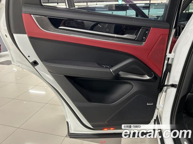 Porsche Cayenne (PO536) 3.0 купе, 2024 18