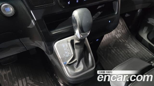 Hyundai Staria Modern, 2025 9