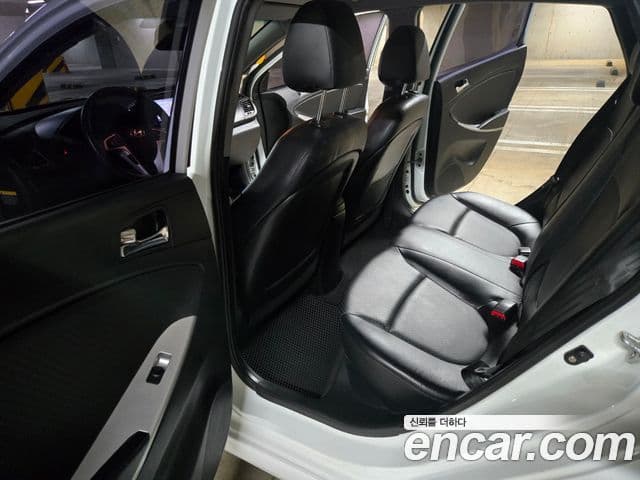 Hyundai Accent(новый кузов / новое поколение) Premier, 2011 13