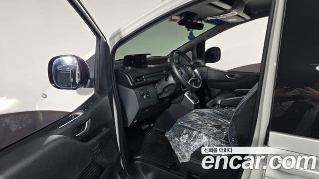 Hyundai Staria Modern, 2024 10