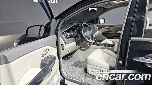 Kia All New Carnival Noblesse, 2016 10