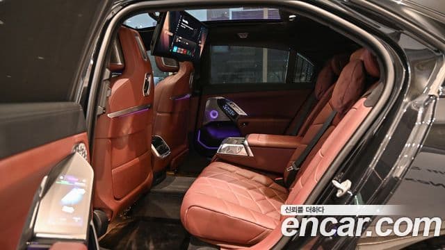 BMW 7시리즈 (G70) 750e xDrive M Sport, 2024 10