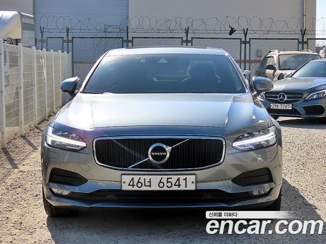 Volvo S90 D4 Momentum, 2017 1