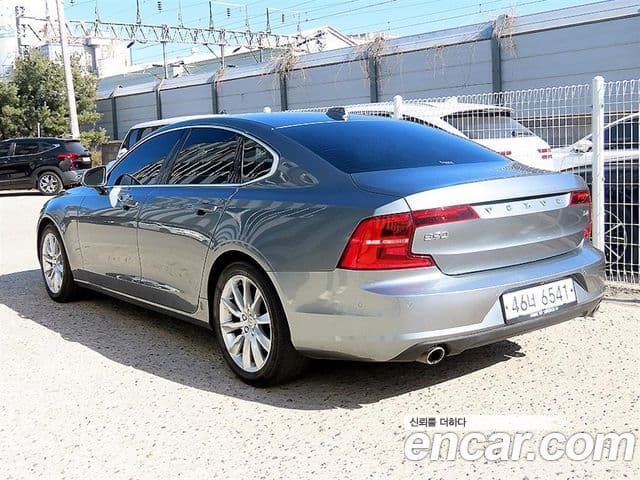 Volvo S90 D4 Momentum, 2017 3