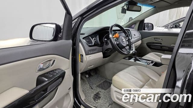Kia All New Carnival Noblesse, 2015 10