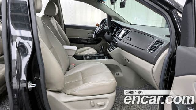 Kia All New Carnival Noblesse, 2015 11