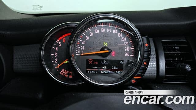 Mini Cooper D 3세대, 2015 8