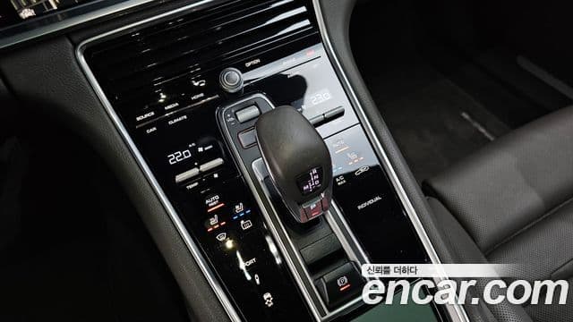 Porsche Panamera (971), 2018 9