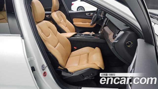 Volvo XC60 2세대 B5 Inscription, 2021 10