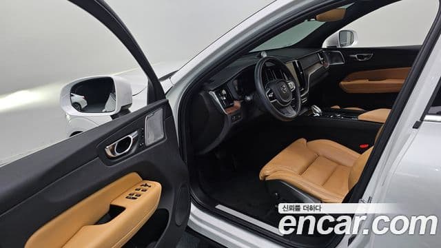 Volvo XC60 2세대 B5 Inscription, 2021 11