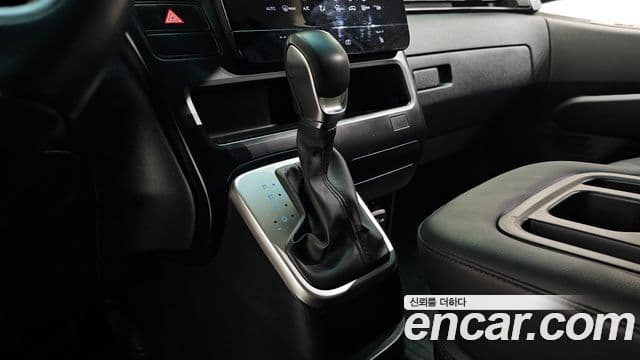 Hyundai Staria Modern, 2023 9
