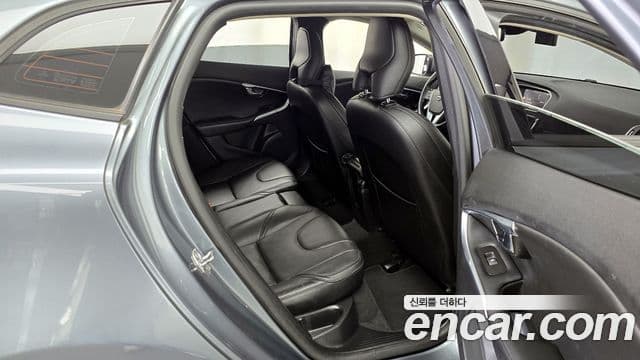 Volvo V40 2세대, 2018 12