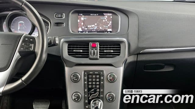 Volvo V40 2세대, 2018 14