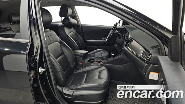 Kia Niro Prestige, 2017 11