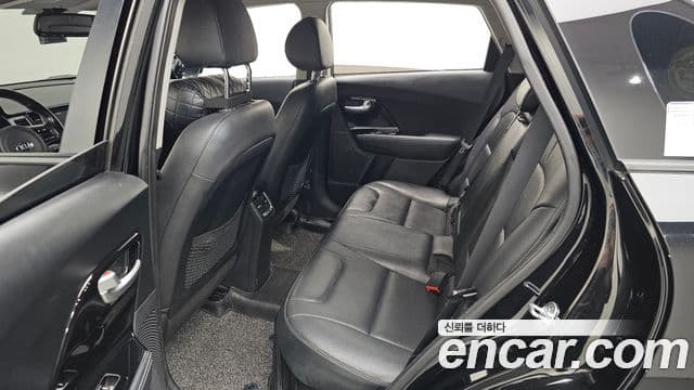 Kia Niro Prestige, 2017 12