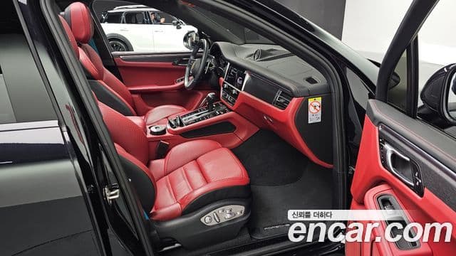 Porsche Macan 95B, 2023 10