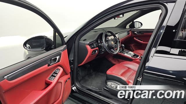 Porsche Macan 95B, 2023 11