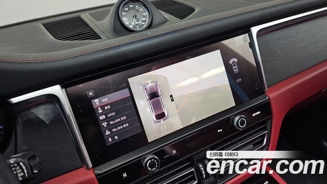 Porsche Macan 95B, 2023 15