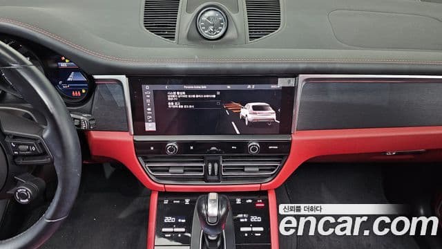 Porsche Macan 95B, 2023 18