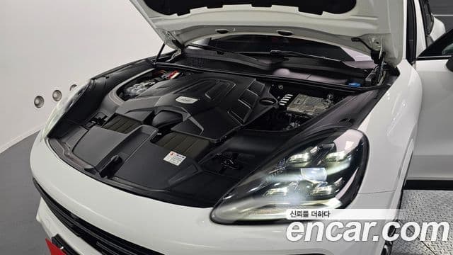 Porsche Cayenne (PO536), 2022 6