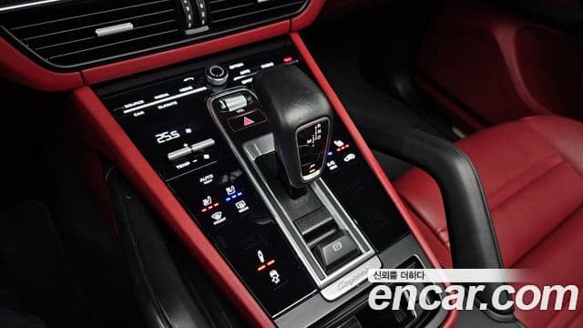 Porsche Cayenne (PO536), 2022 9