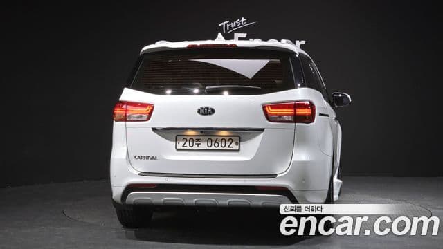 Kia All New Carnival Noblesse, 2017 4