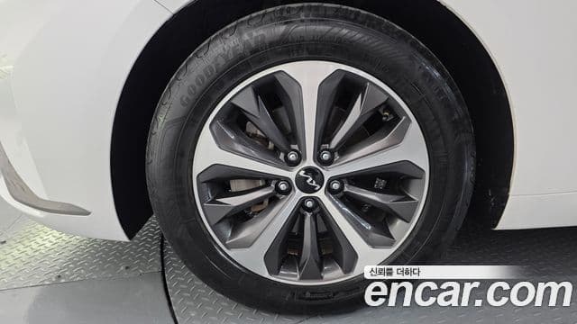 Kia K8 гибрид Noblesse Light, 2022 все фото