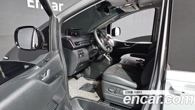 Hyundai Staria Modern, 2025 10