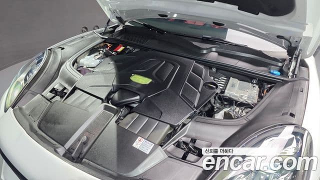 Porsche Cayenne (PO536), 2022 6