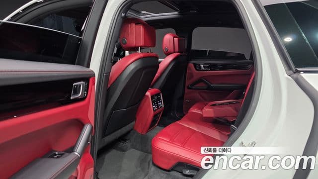 Porsche Cayenne (PO536), 2022 12