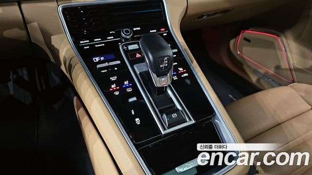 Porsche Panamera (971), 2018 9