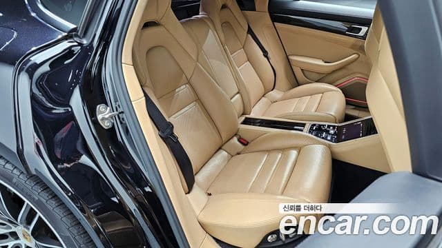 Porsche Panamera (971), 2018 12