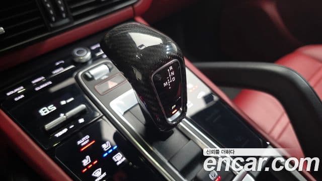 Porsche Cayenne (PO536), 2020 9