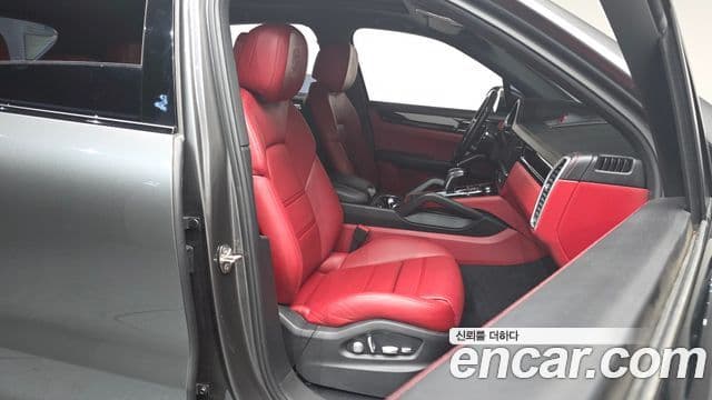 Porsche Cayenne (PO536), 2020 10