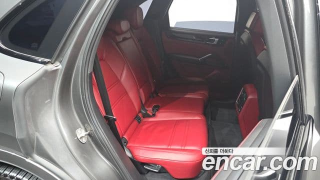 Porsche Cayenne (PO536), 2020 12