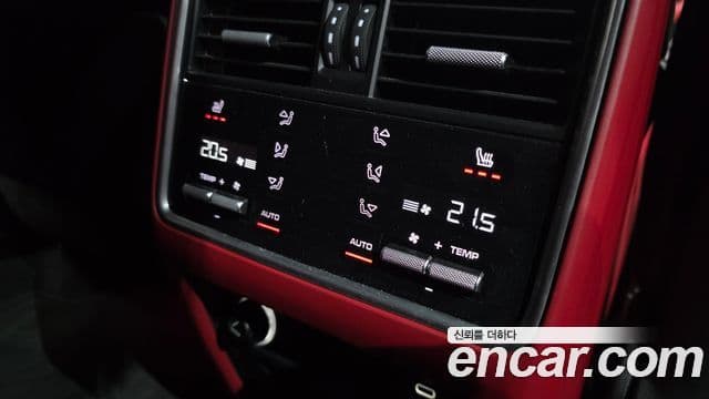 Porsche Cayenne (PO536), 2020 18