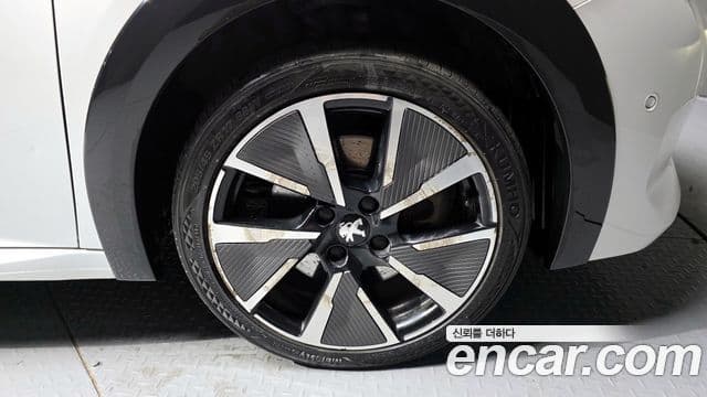 Peugeot e-208 2세대 GT Line, 2021 все фото