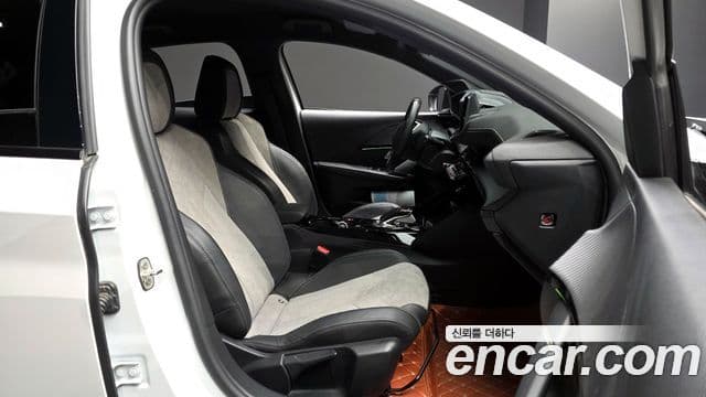 Peugeot e-208 2세대 GT Line, 2021 11