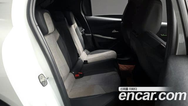 Peugeot e-208 2세대 GT Line, 2021 12