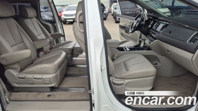 Kia All New Carnival VIP, 2018 10