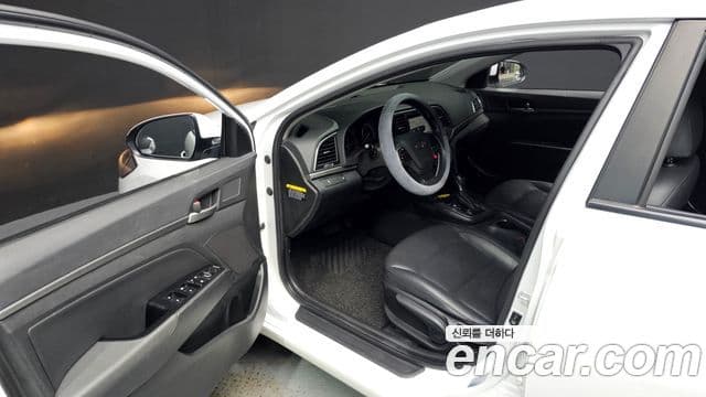 Hyundai Avante AD Style, 2018 10