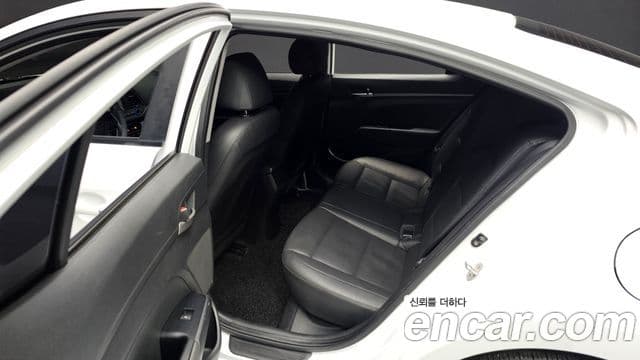 Hyundai Avante AD Style, 2018 12