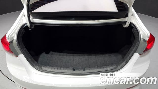 Hyundai Avante AD Style, 2018 20