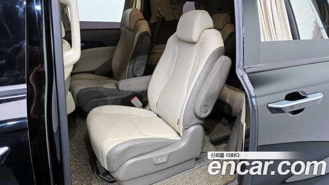 Kia Carnival 4세대 Signature, 2022 11